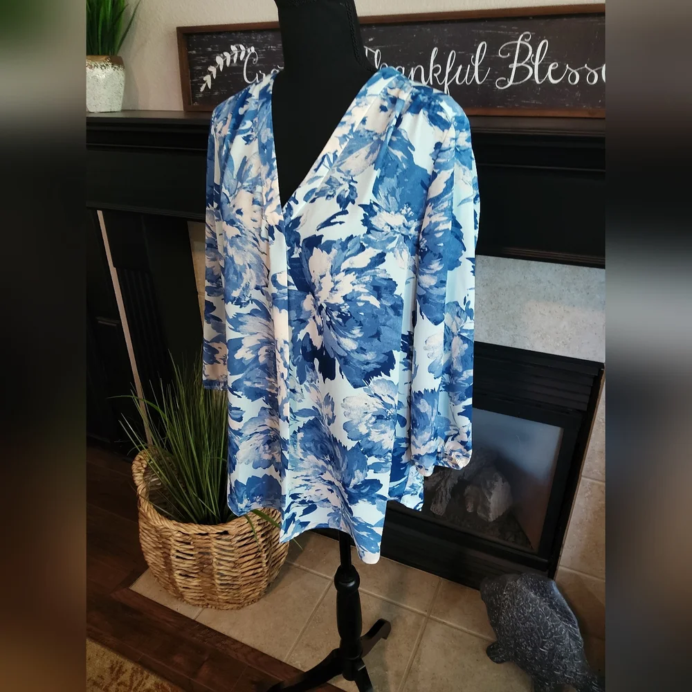 Jones New York Blue and White 3/4 Sleeve Relaxed Blouse - Picture 2 of 8